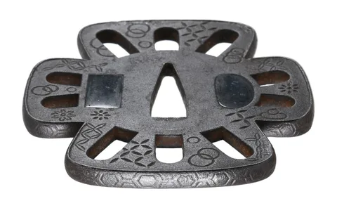 Detalle de Tsuba daishō · Norisuke