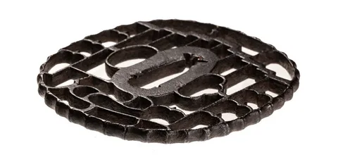 Detalle de Tsuba · Kyō-sukashi