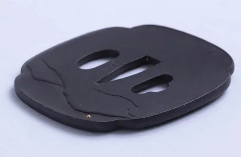 Detalle de Tsuba · Tokuoki