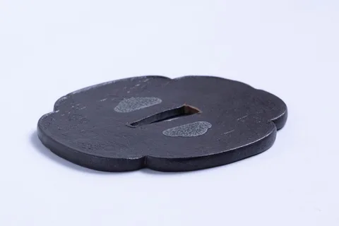 Detalle de Tsuba · Nobuie
