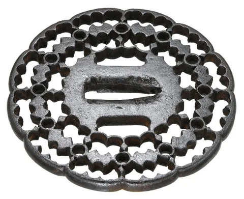 Detalle de Tsuba · Kyō-sukashi
