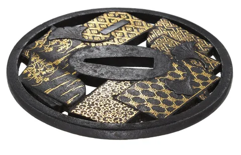 Detalle de Tsuba · Umetada Munetake