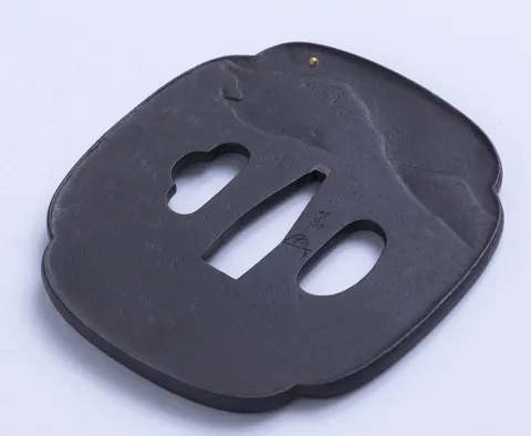Detalle de Tsuba · Tokuoki