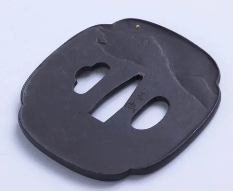 Detalle de Tsuba · Tokuoki