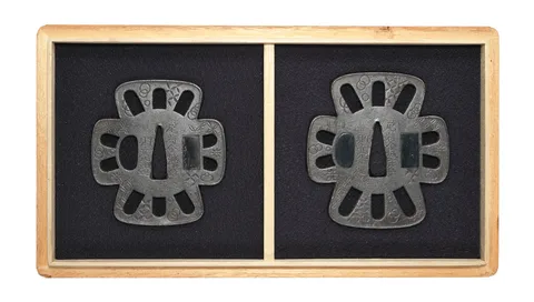 Guarniciones de Tsuba daishō · Norisuke