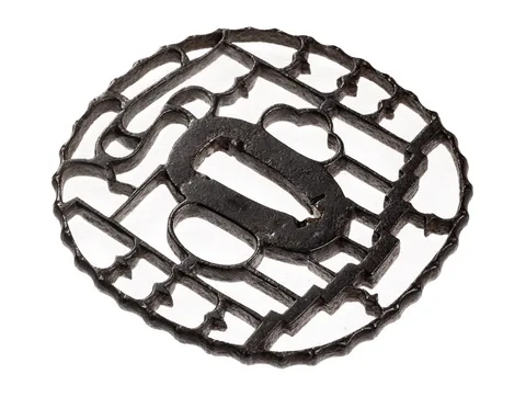 Detalle de Tsuba · Kyō-sukashi