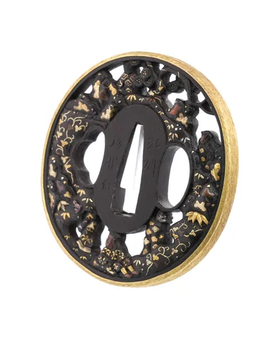 Detalle de Tsuba · Kadono Yukinaga (Hikone-bori)