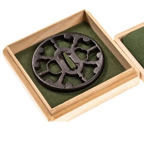 Dettaglio di Tsuba · Owari