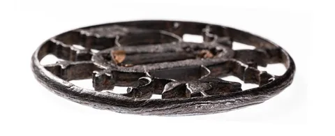 Detalle de Tsuba · Ko-Akasaka