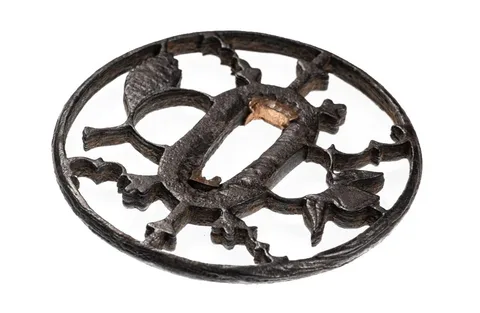 Detalle de Tsuba · Ko-Akasaka