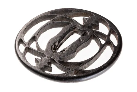 Detalle de Tsuba · Akasaka