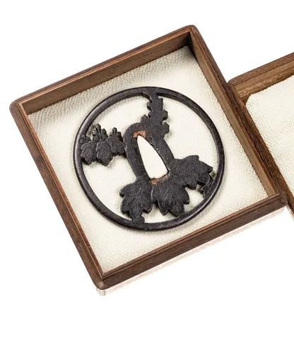 Guarniciones de Tsuba · escuela Nishigaki (Higo)