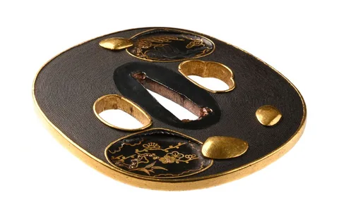 Detalle de Tsuba · Kaga Gotō