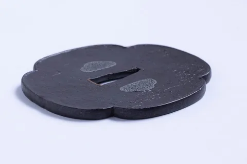 Detalle de Tsuba · Nobuie