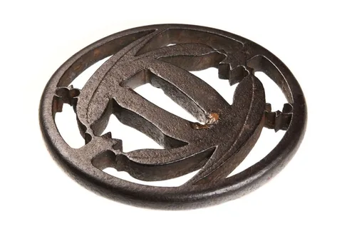 Detalle de Tsuba · Akasaka (den Tadatora)
