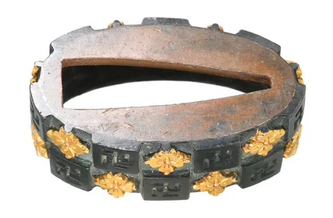 Detalle de Tsuba y fuchi-kashira · Nomura