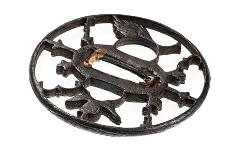 Detalle de Tsuba · Ko-Akasaka