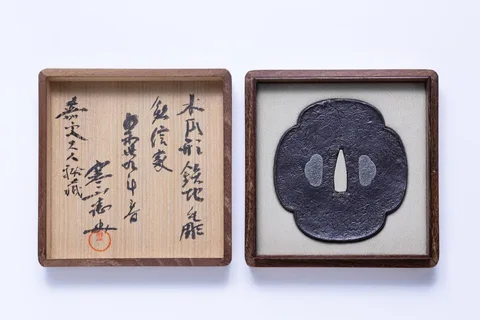 Detalle de Tsuba · Nobuie