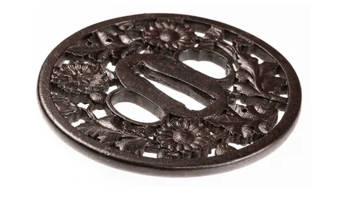 Detalle de Tsuba · Haruta Hirotsugu