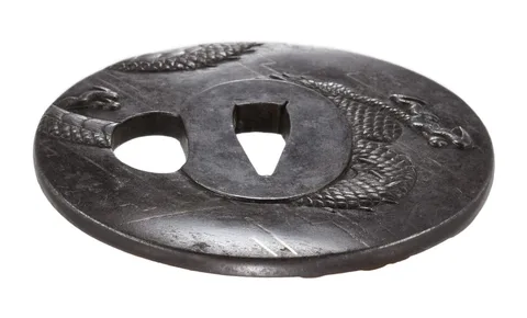 Detalle de Tsuba · Oka Tomokata (Chōshū)