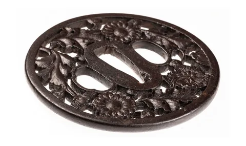 Detalle de Tsuba · Haruta Hirotsugu