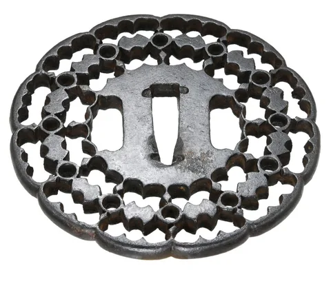 Detalle de Tsuba · Kyō-sukashi