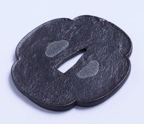 Detalle de Tsuba · Nobuie
