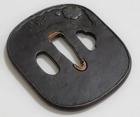 Detalle de Tsuba · Toshikage (escuela Tōryūsai)