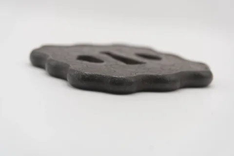 Detalle de Tsuba · Akasaka-jū Nobuie