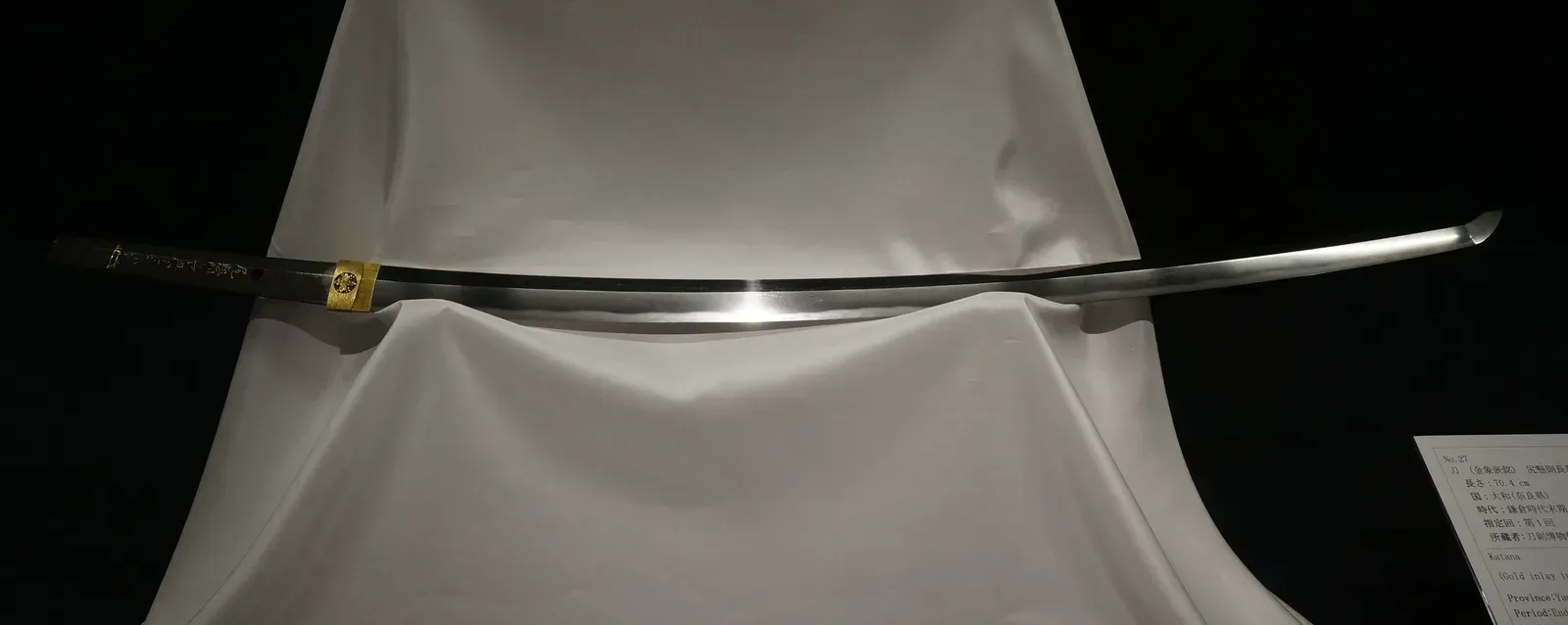 Katana acortada (suriage) de una tachi, sin firma propia, atribuida a Shikkake Norinaga por una inscripción de oro incrustado de los peritos Hon’ami; Kamakura tardío.