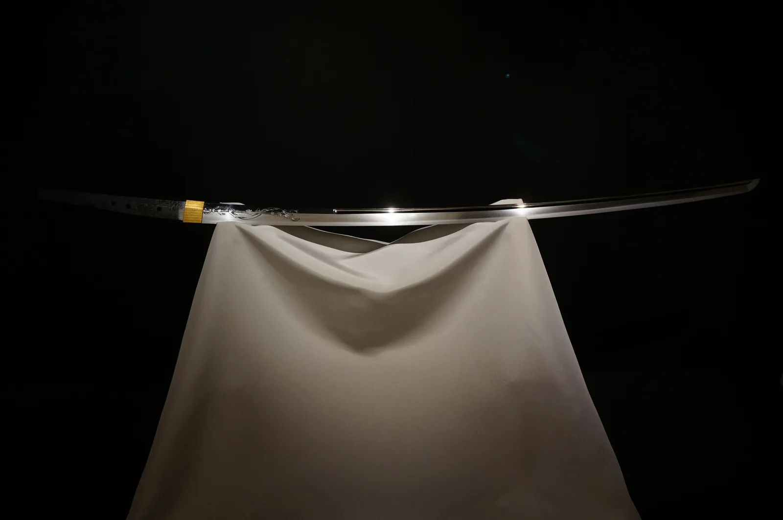 Tachi forjada por Osafune Kagemitsu en 1309, expuesta en el Museo Nacional de Tokio.
