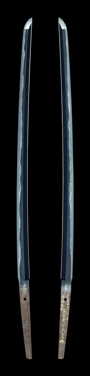 Katana de Nagasone Kotetsu con incrustación de oro en la espiga que registra una prueba de corte.