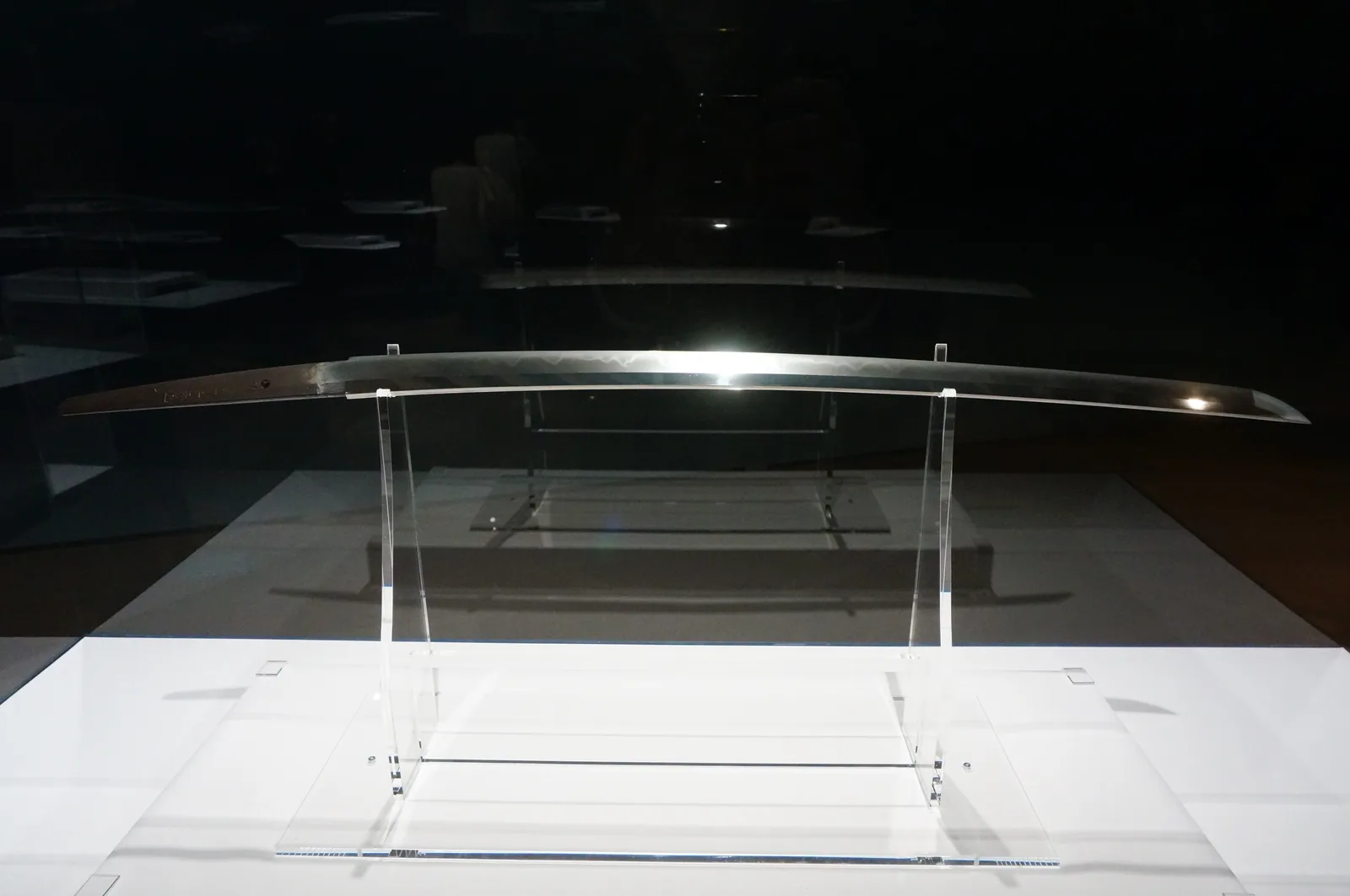 Katana firmada por Suishinshi Masahide y fechada en 1791, con su firma y fecha grabadas en la espiga.